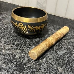 Black and Gold Singing Bowl with Wooden Mallet